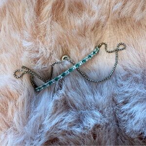 Silver emerald green and crystal tennis bracelet
Lab grown gemstone